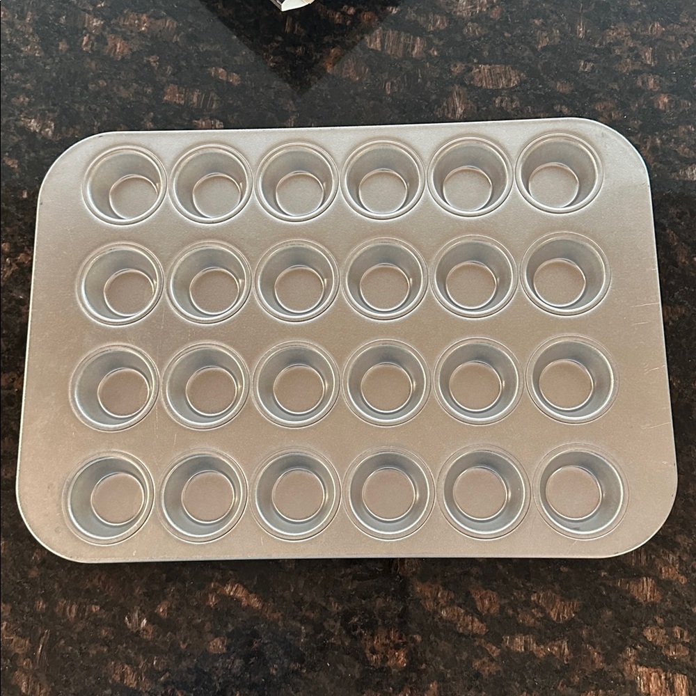 Williams Sonoma Silver 24-Well Mini Muffin Pan